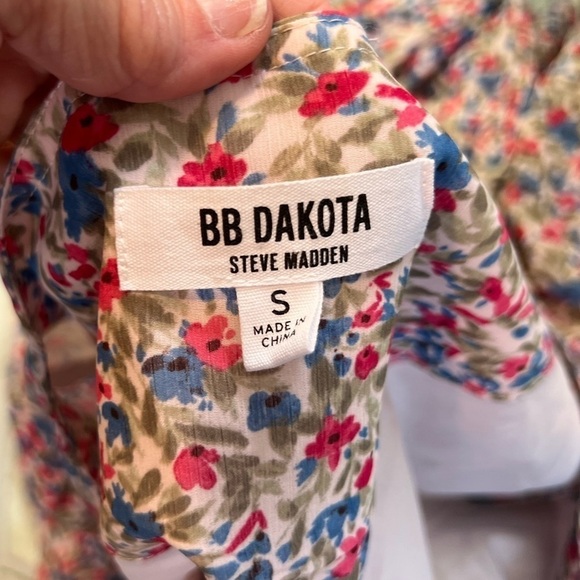 BB Dakota, Steve Madden, Floral Easy Wear Dress, Like New, Beautiful! Size Small - Picture 3 of 6